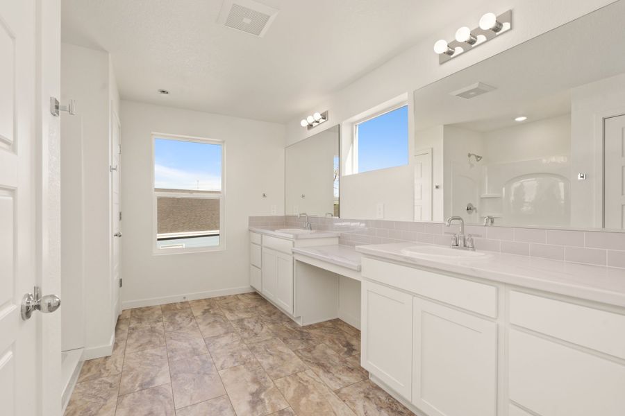 Welby-Model-Owners Suite Bathroom