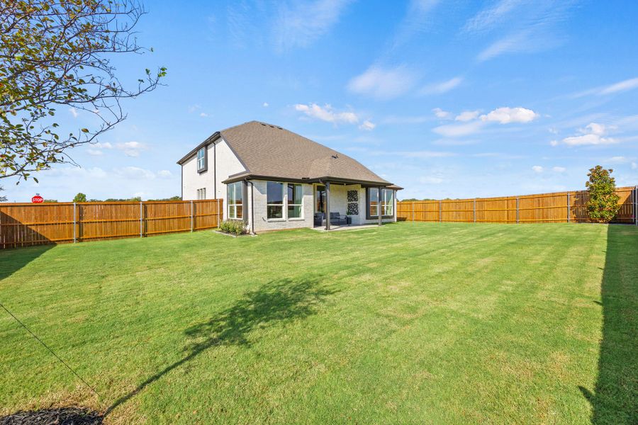 Exterior details of a home in El Dorado, Granbury (Image 9).