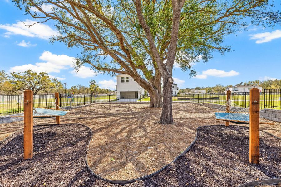 Community amenity available to residents of Vivir in Valrico (Image 1).