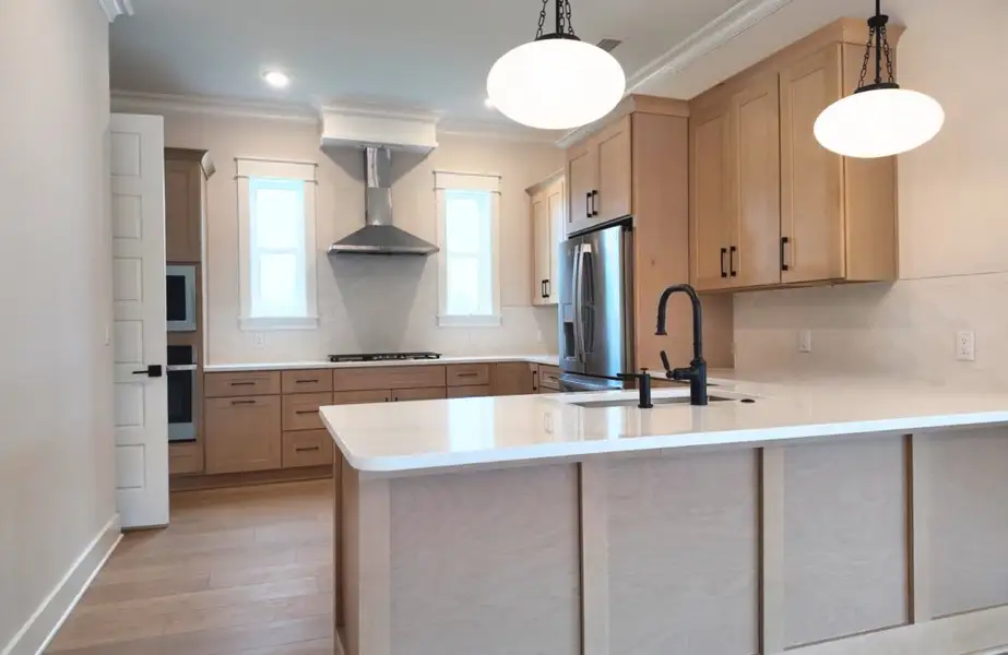 Furnished interior in a model home at King’s Landing in Panama City (Image 5).
