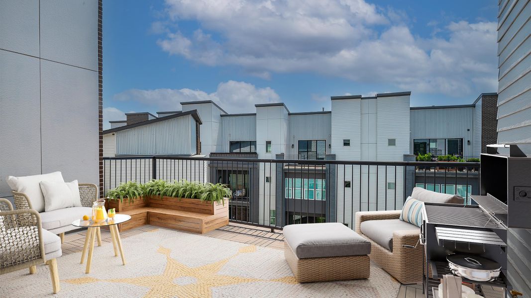 Exterior details of a home in Trinity Bluff, Dallas (Image 6).