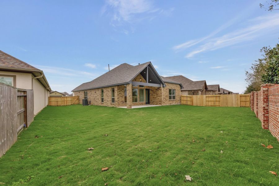 Front exterior of a home in the Veranda 55’s Patio Series community, located in Richmond, TX (Image 4).