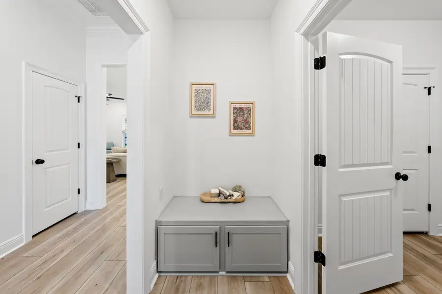Eagle Pointe - Pensacola, FL - DSLD Homes - Trillium IV H - Mudroom Eagle Pointe - Pensacola, FL - DSLD Homes - Trillium IV H - Mudroom