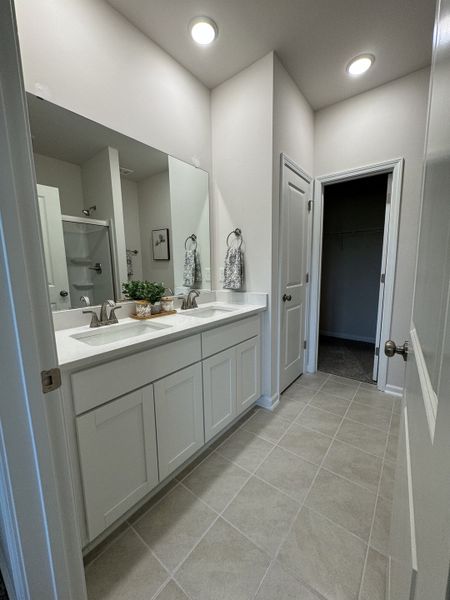 Furnished interior in a model home at The Falls in Blythewood (Image 16).