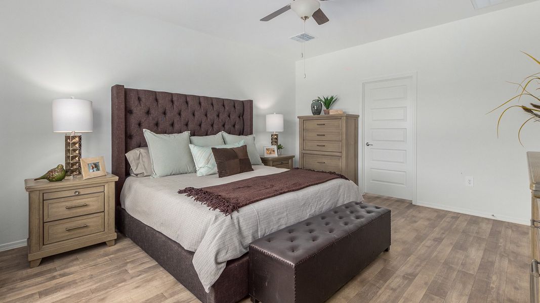 Furnished interior in a model home at Roadrunner Estates in Tucson (Image 23).