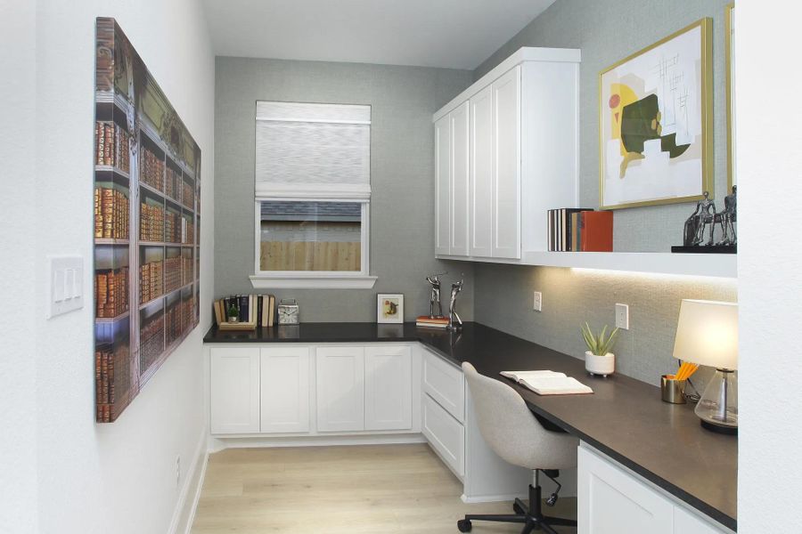 The Presley III Pocket Office The Presley III Pocket Office