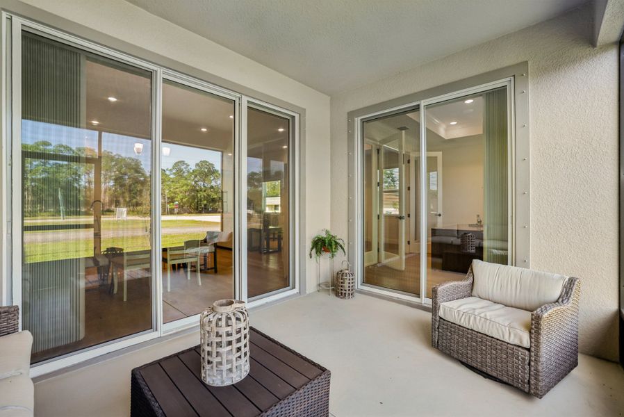 Exterior details of a home in Port Charlotte Premier, Port Charlotte (Image 3).