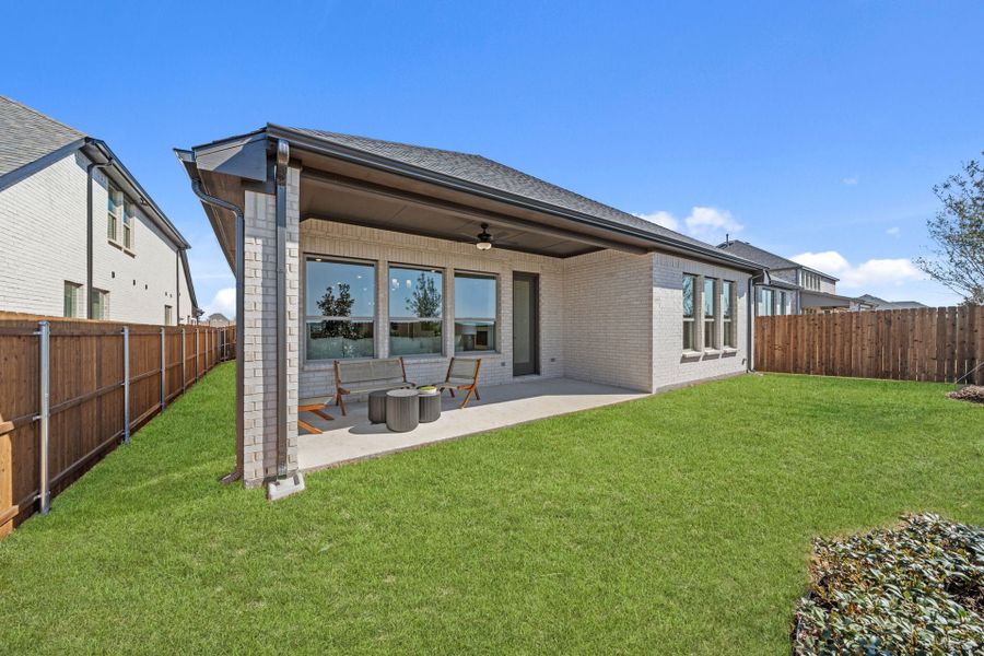 Exterior details of a home in Chaparral Park, Oak Point (Image 3).