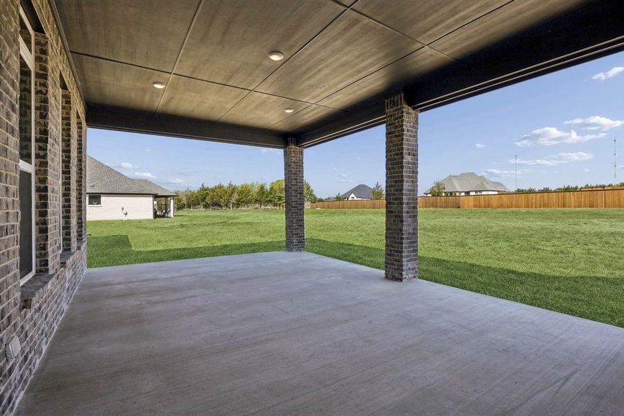 Exterior details of a home in Oak Creek Ranch, Midlothian (Image 3).