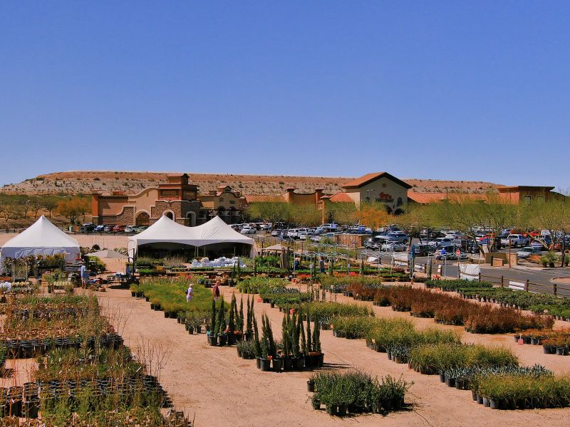 Enjoy nearby shopping, dining, and entertainment minutes away from your new community. Enjoy nearby shopping, dining, and entertainment minutes away from your new community.