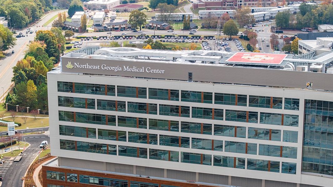 Condo located in Village at Pine Valley, Gainesville, highlighting architectural design (Image 4). Condo located in Village at Pine Valley, Gainesville, highlighting architectural design (Image 4).
