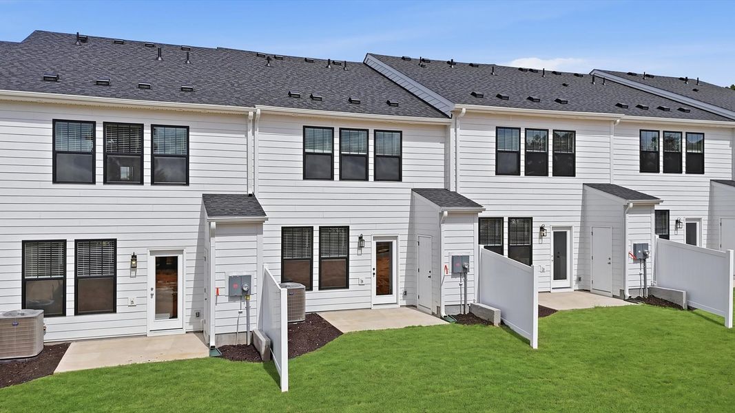 Exterior details of a home in Gresham Station, Simpsonville (Image 4).