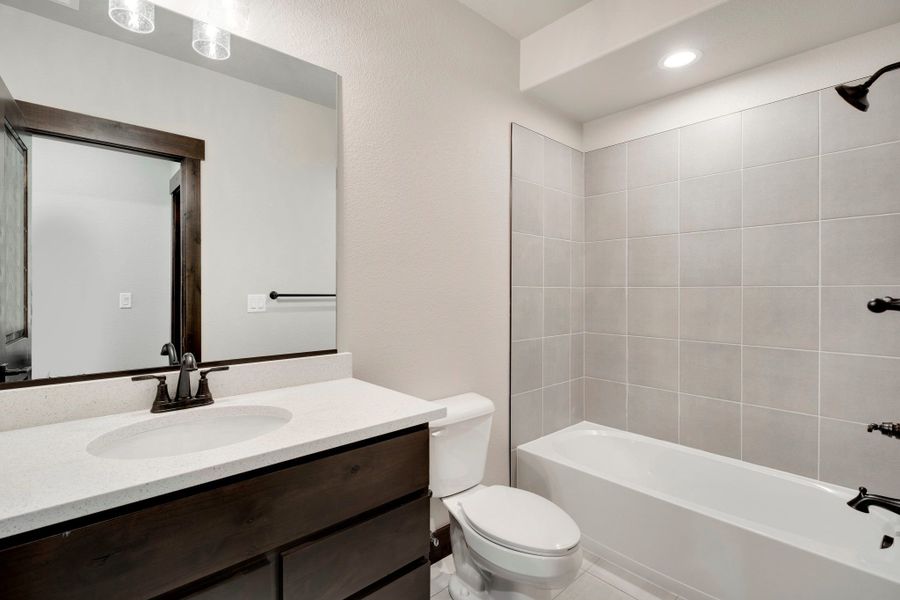 The Aurora Highlands,80019