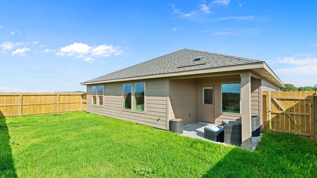 Exterior details of a home in Royal Oak South, Corpus Christi (Image 3).
