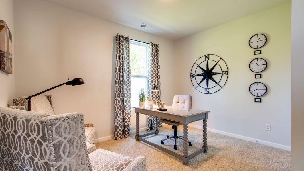 Furnished interior in a model home at Woodbridge Glen Townhomes in Lebanon (Image 28).