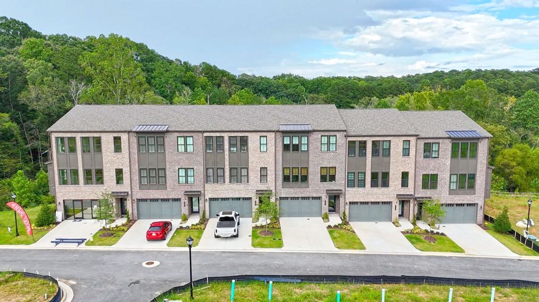 Condo located in Echo Park, Suwanee, highlighting architectural design (Image 7).