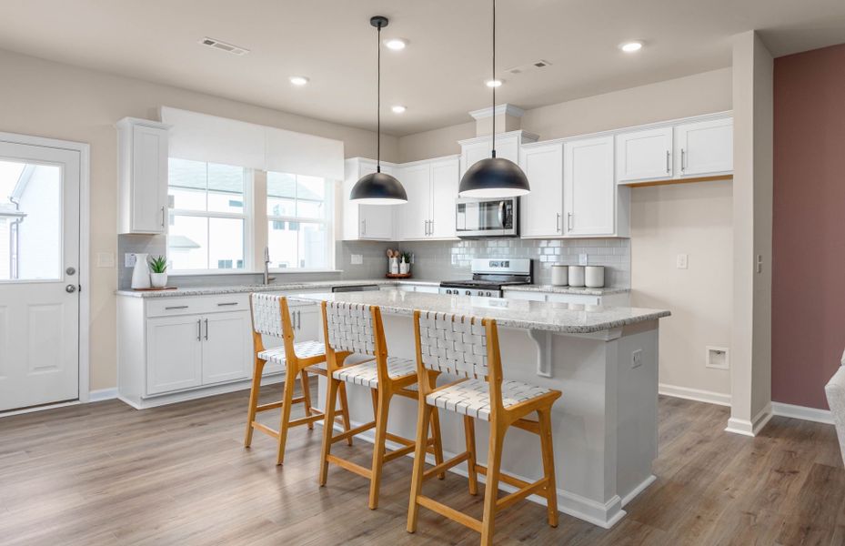 Spacious Kitchen with Island Spacious Kitchen with Island