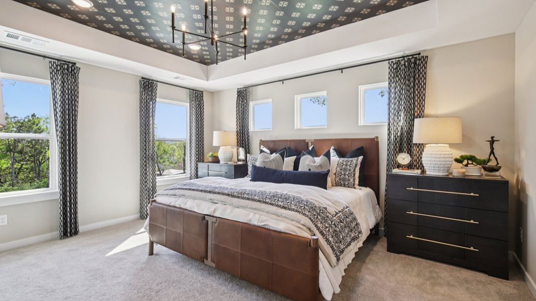 Large, well-lit primary bedrooms, especially on the end-units. Large, well-lit primary bedrooms, especially on the end-units.