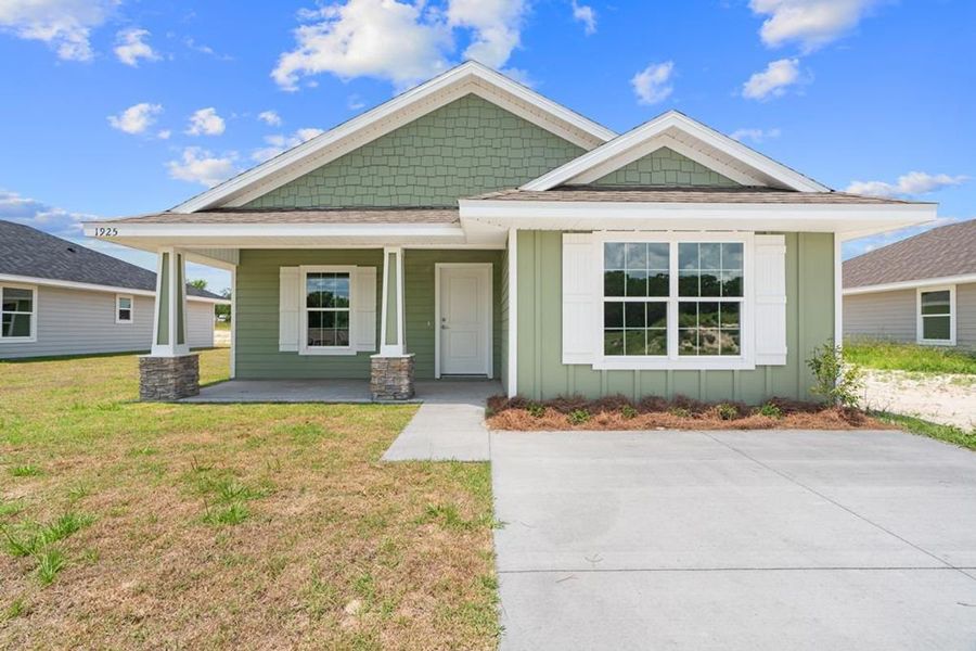 Front exterior of a home in the Rolling Hills community, located in Bell, FL (Image 9).