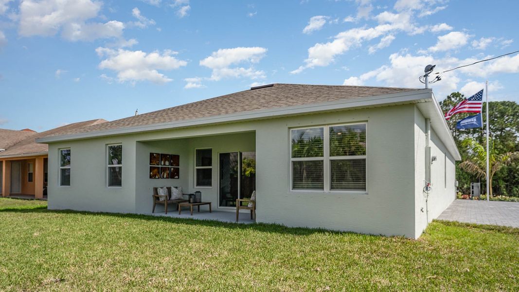Exterior details of a home in Port St. Lucie Spot Lots, Port St. Lucie (Image 14).