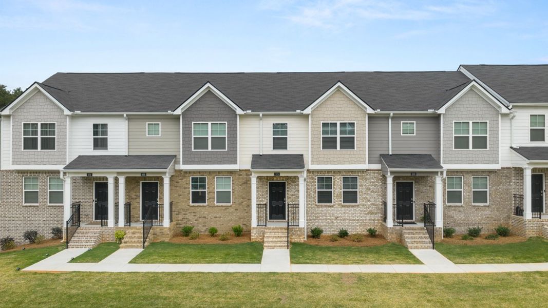 Front exterior of a home in the Inverness at Sugarloaf community, located in Lawrenceville, GA (Image 19).