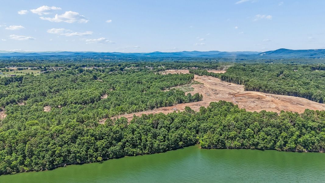 Natural surroundings and green spaces near Esplanade at Lake Hickory in Taylorsville, NC (Image 14).