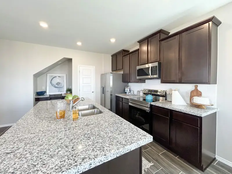 Furnished interior in a model home at Cuatro Vientos Sur in Laredo (Image 8).