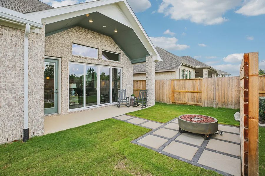 Exterior details of a home in Meridiana 50's, Manvel (Image 11).