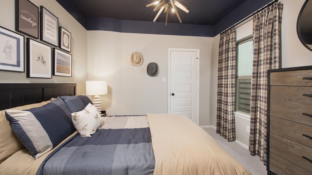 Furnished interior in a model home at Austin Point 40' in Richmond (Image 15).