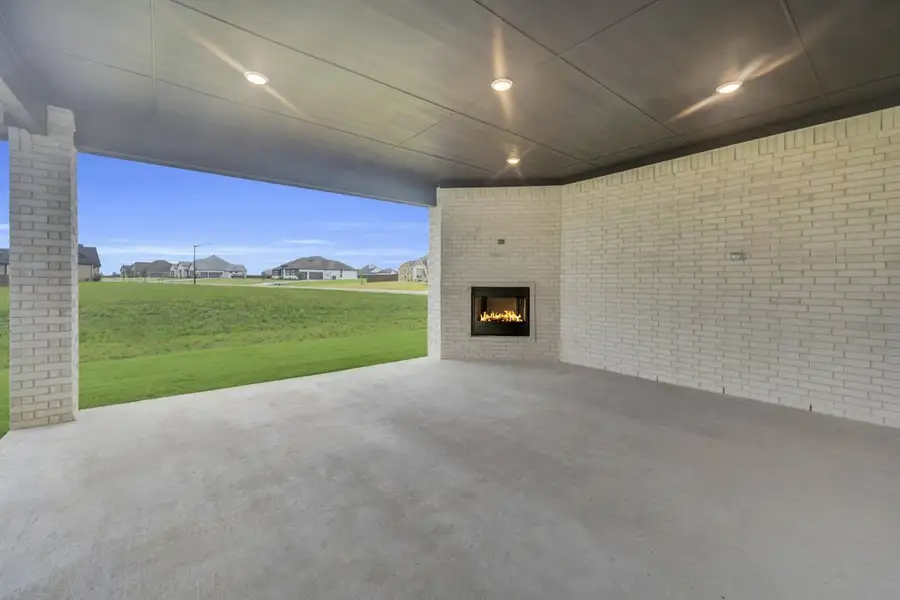 Exterior details of a home in Peaks at Lone Elm, Waxahachie (Image 3).