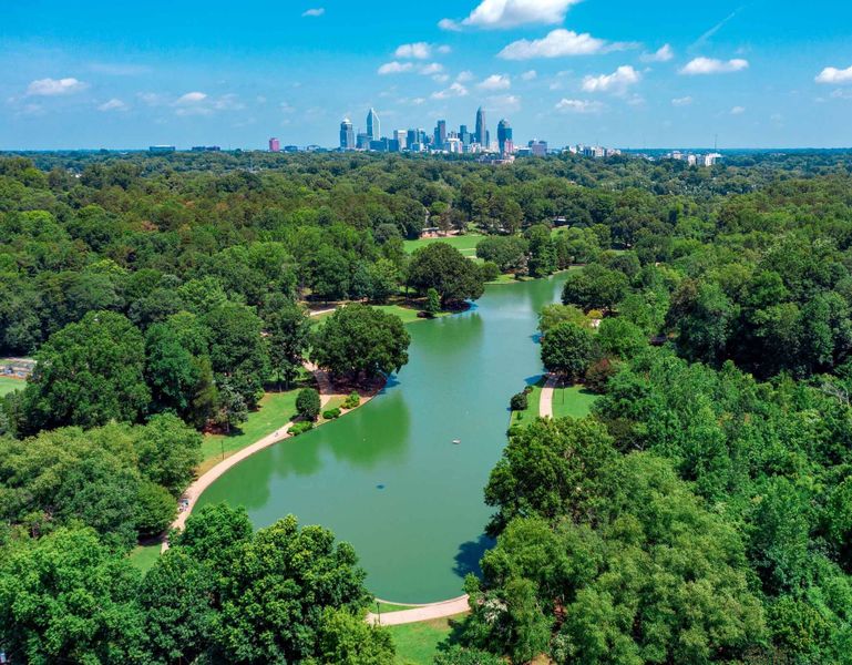 Natural surroundings and green spaces near Roseshire Chase in Huntersville, NC (Image 24).