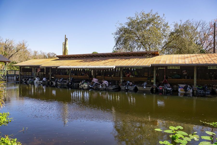 Image 24 of the Hidden Lake Townhomes community in Apopka, FL.