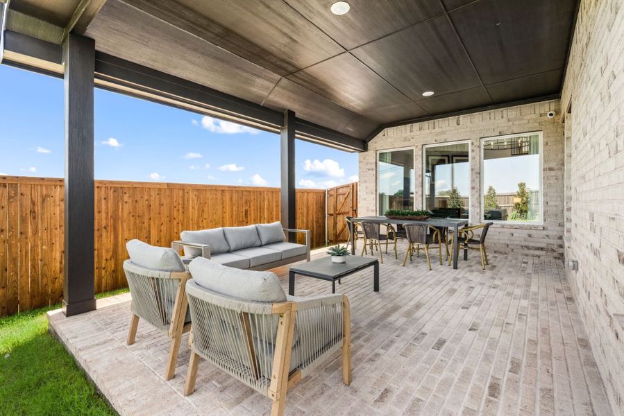 Exterior details of a home in Meadow Run, Melissa (Image 2). Exterior details of a home in Meadow Run, Melissa (Image 2).