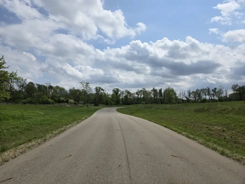 Natural surroundings and green spaces near Valleys in Jackson, MI (Image 3).