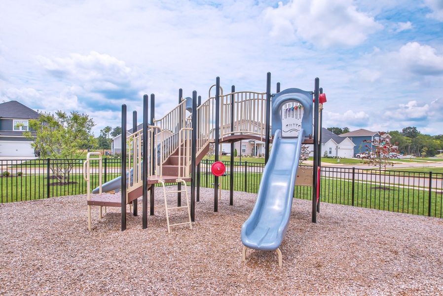 Enjoy communities amenities at Carlton Landing.