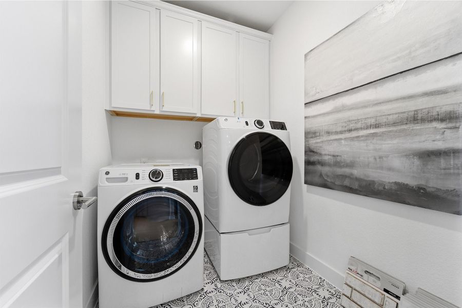 Furnished interior in a model home at Wildrye in Waller (Image 9).