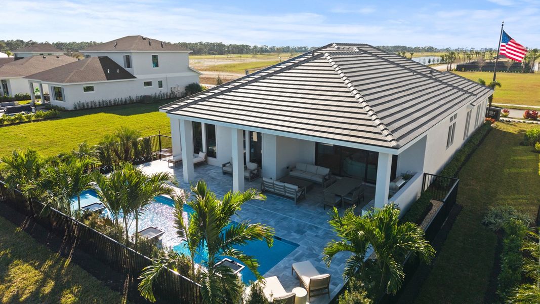 Exterior details of a home in Glynlea Country Club 60', Port St. Lucie (Image 5).
