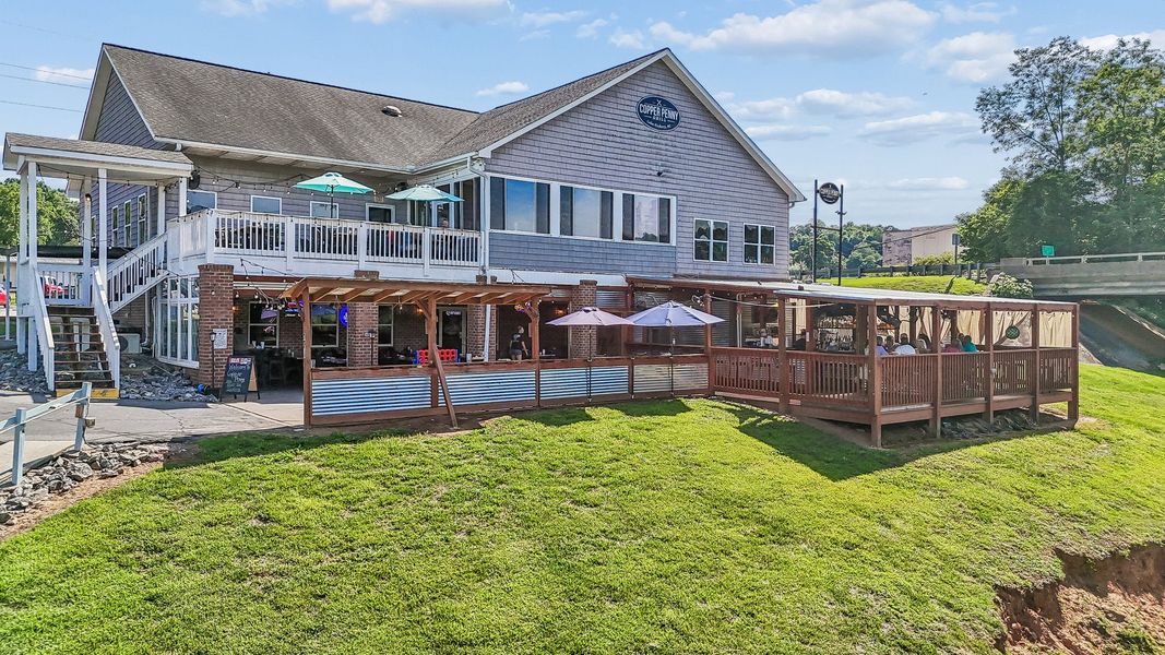 Community amenity available to residents of Esplanade at Lake Hickory in Taylorsville (Image 7).