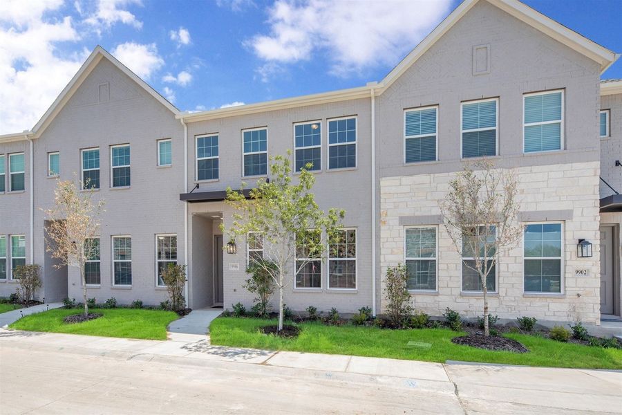 Image 45 of the Legends Crossing - Bungalows community in Irving, TX.