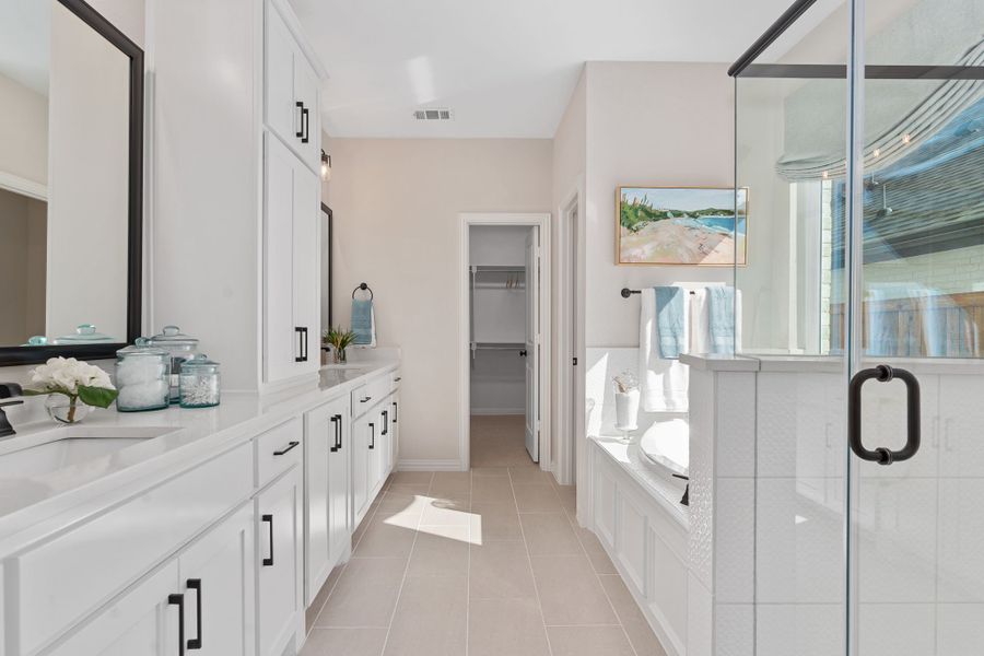 Furnished interior in a model home at Sweetgrass 50s in Haslet (Image 33).