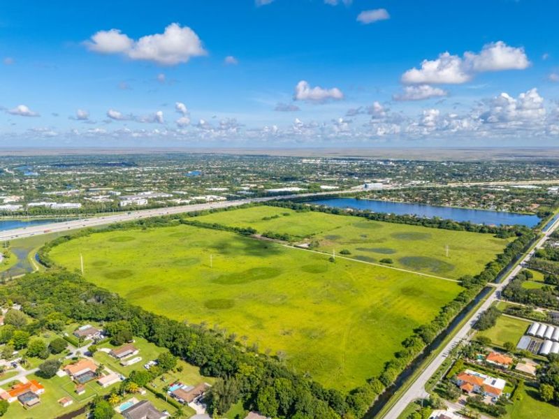 Image 3 of the Estates by Turnberry community in Davie, FL.