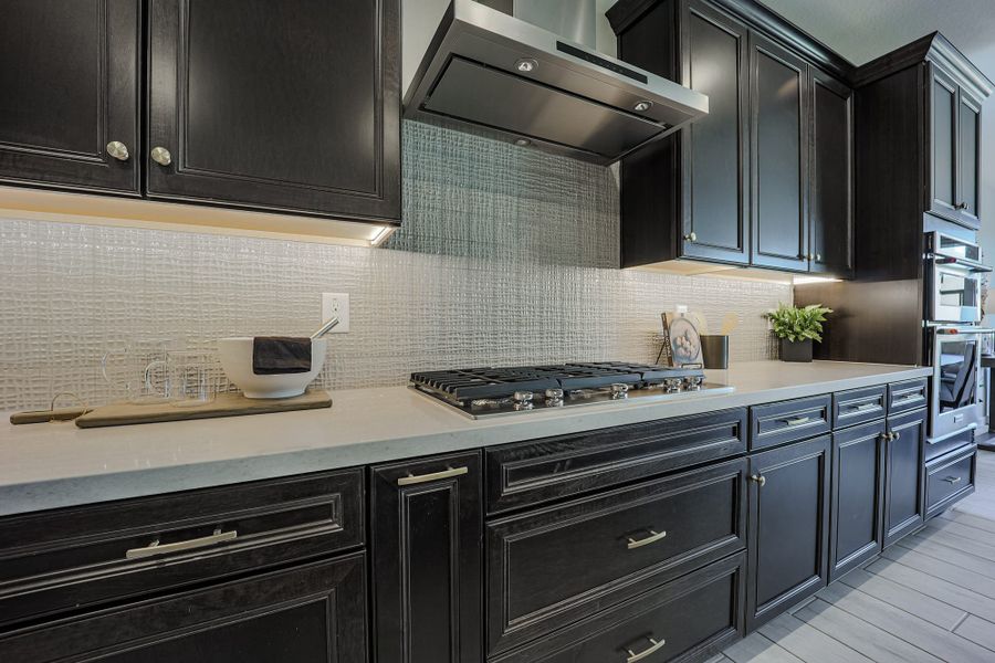 Kitchen - Luneta - Vidrio at Estrella in Goodyear, Arizona by Landsea Homes