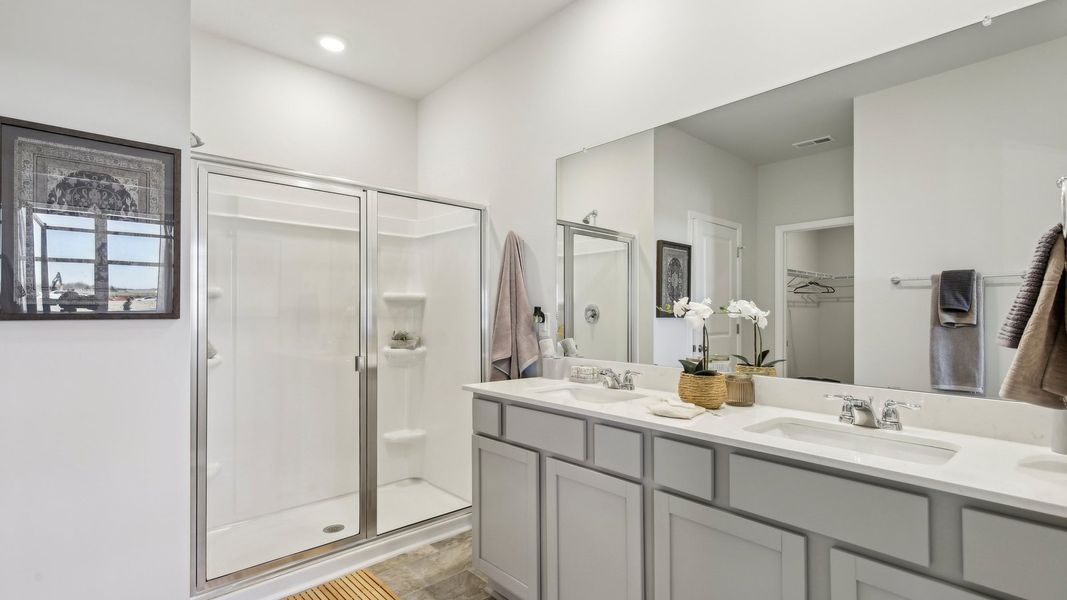 Furnished interior in a model home at CDJ Farms in Portland (Image 40).