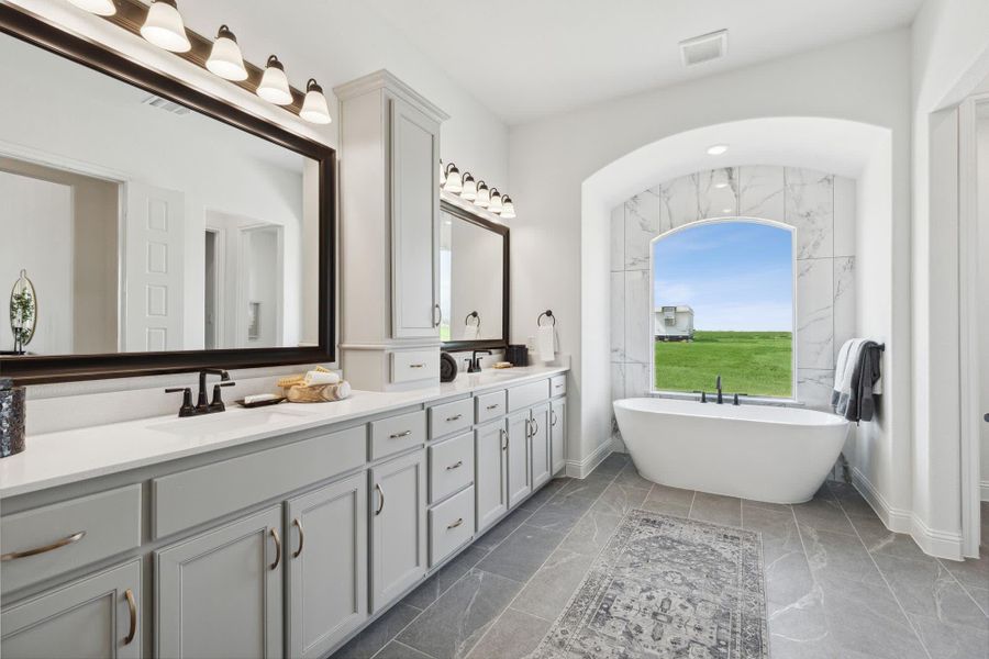 Primary Bathroom | Concept 3441 at Paloma Ranch in New Fairview, TX by Landsea Homes