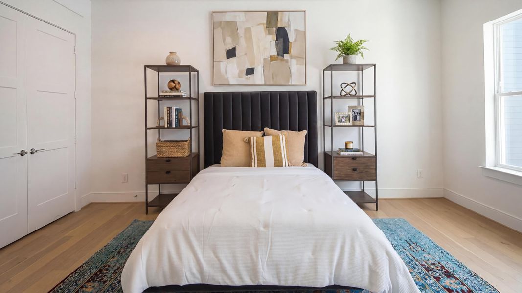 Furnished interior in a model home at Avondale in Houston (Image 28).