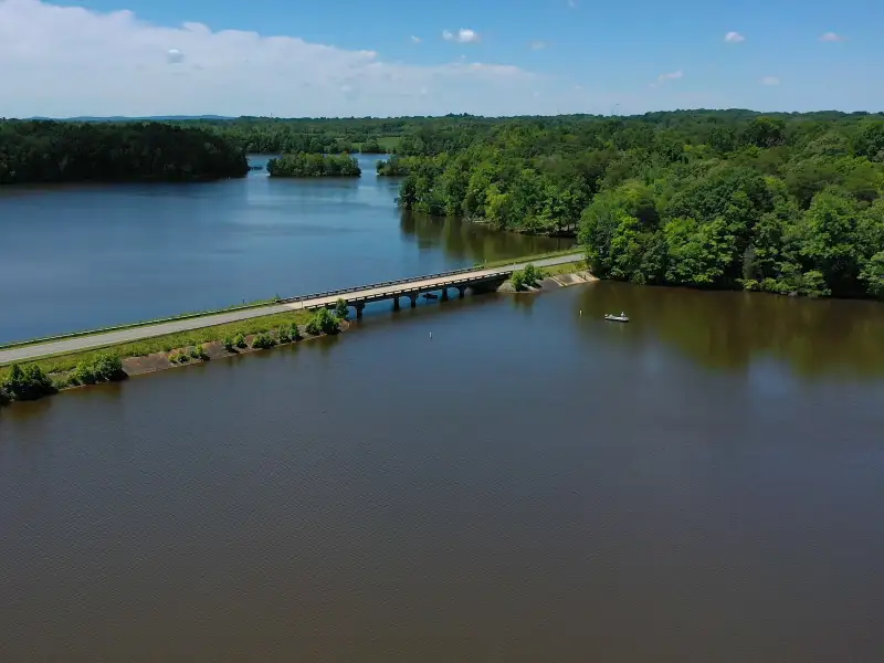 Natural surroundings and green spaces near Oakwood Townes in Mebane, NC (Image 25).