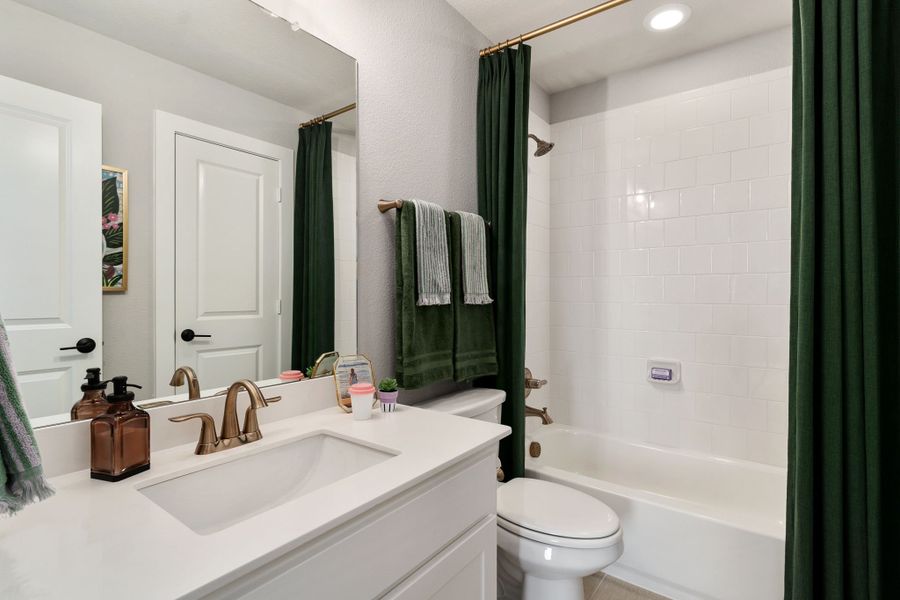 Plan 1687 North Sky 65s Secondary Bathroom Photo by American Legend Homes