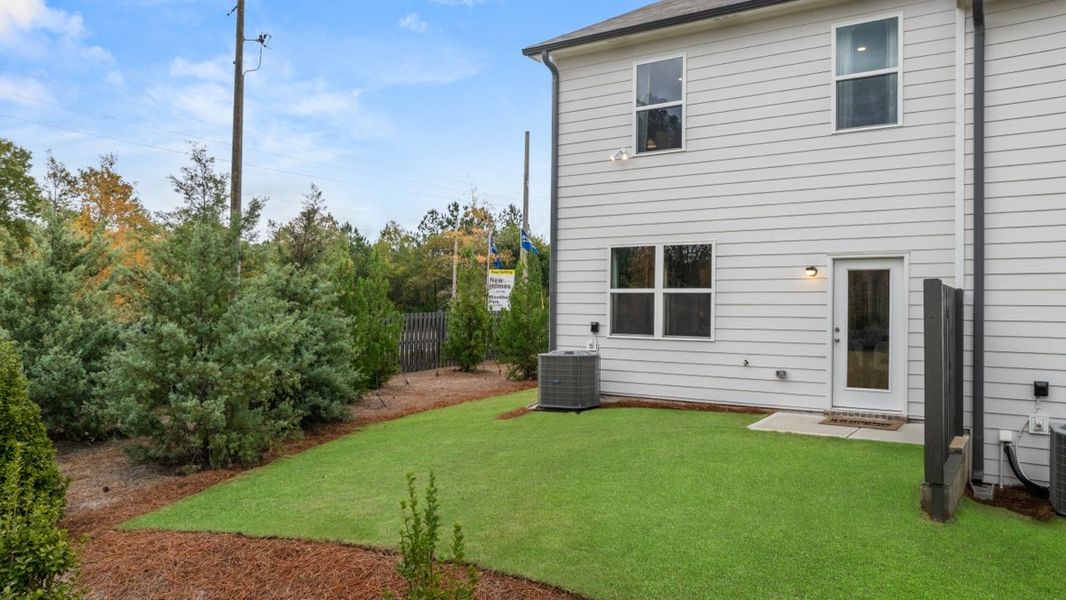 Exterior details of a home in Woodbury Park, Atlanta (Image 18).