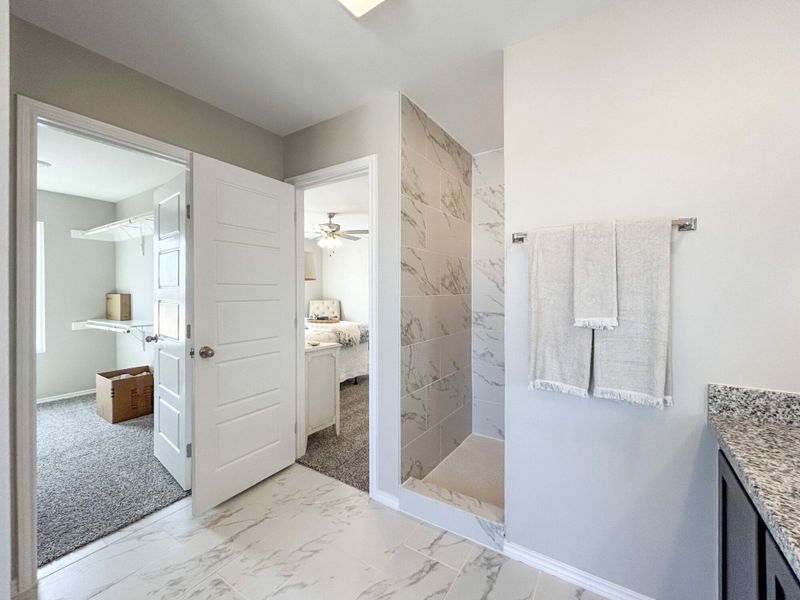 Furnished interior in a model home at Cuatro Vientos Sur in Laredo (Image 14).