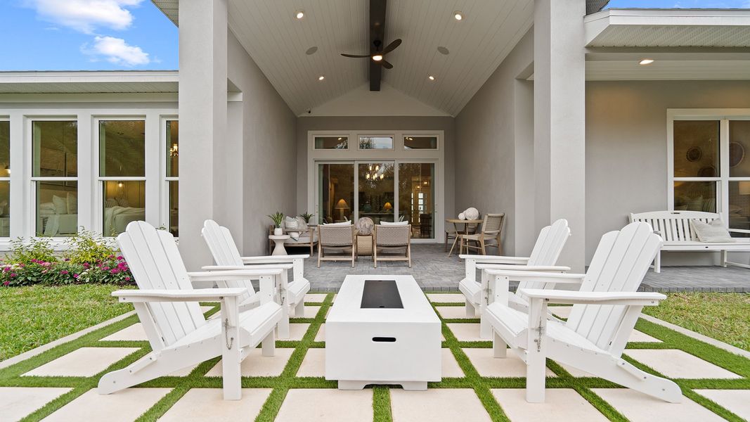 Exterior details of a home in Turnleaf 60', Punta Gorda (Image 4).